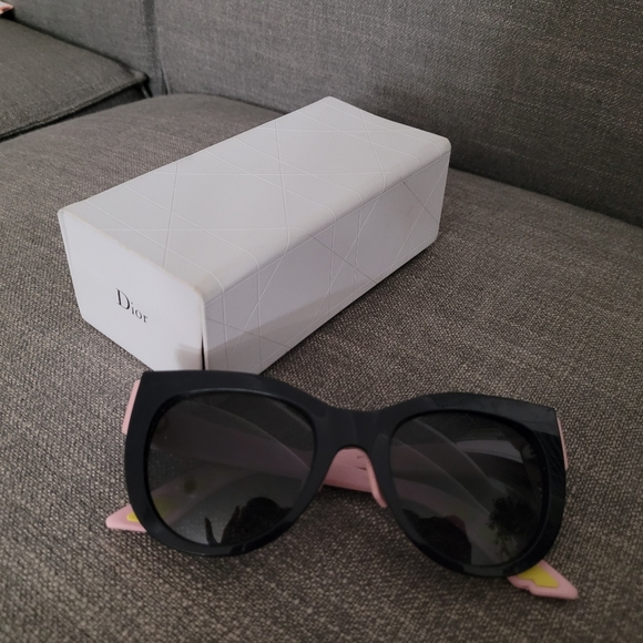 Christian Dior Sunglasses - Picture 2 of 9